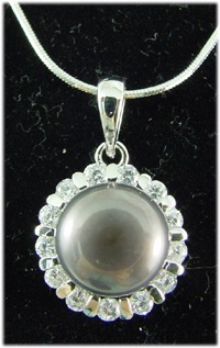 diamond pendent with tahity pearl