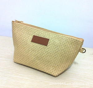 Fashion Straw Handbag are made of paper straw cloth, with top zipper closure, in solid shape,LUDA is a factory who can supplier various straw series, such as the wheat straw bag, cornhusk straw bag, seagrass straw bag, pp straw bag, paper straw bag, crochet straw bag, plaited straw bag, straw basket ,storage box etc.