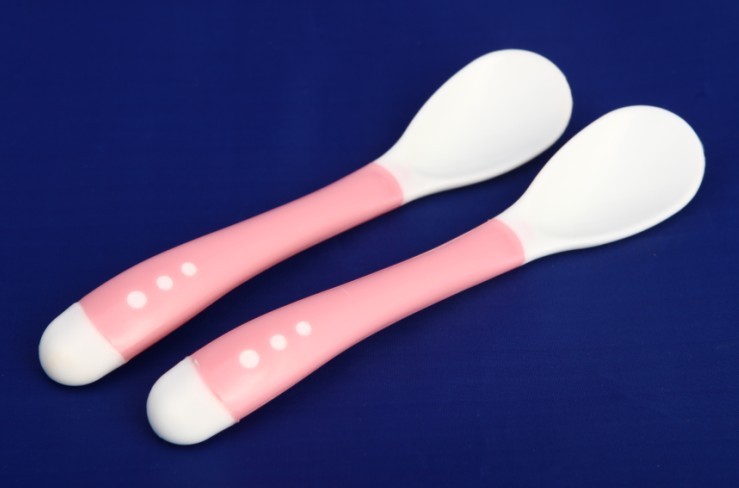 Baby\s Feeding Spoon, Made of Soft Nice Silicon, Easy to Clean and Store