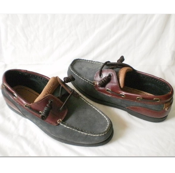 Men leather boat shoe with navy nubuck and brown pull up leather