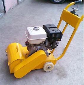 Road surface cleaning machine
