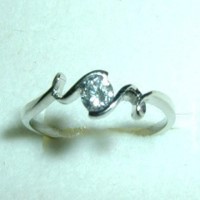 925 sterling silver ring studded with cubic zirconia