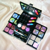 COLOURFUL COSMETIC'S SUITCASE