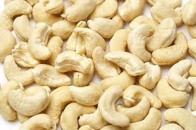 cashew nuts of all sizes