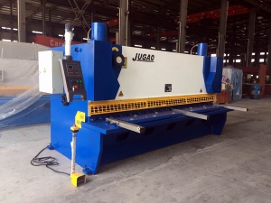 Hydraulic shearing machine