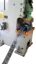 Continuous punching type u-shaped bracket forming unit