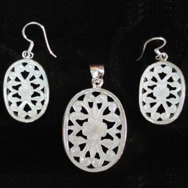 Mother of Pearl Pendant with Earring