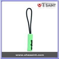 Plastic zipper puller