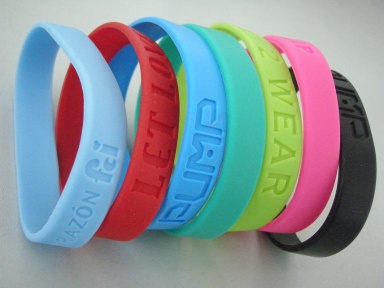 silicone bracelets debossed wristbands for promotional gift