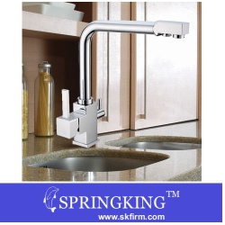 Fashionable Mixer Water Kitchen Faucet with Triple Flow